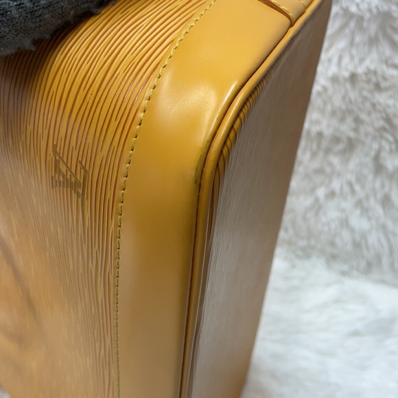 LOUIS VUITTON EPI ALMA PM CITRON AR0947 ‼️FINAL DROP‼️ - Picture 7 of 16